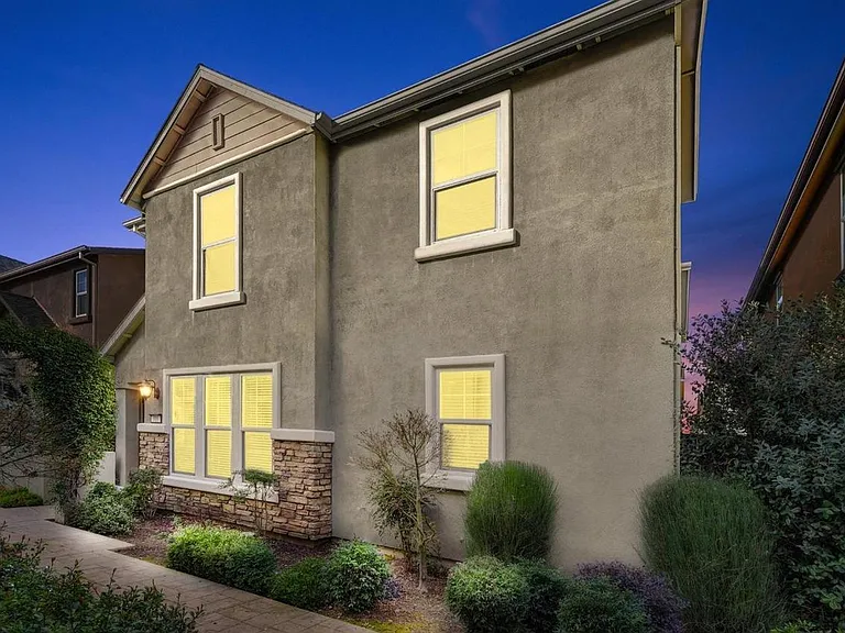 916 Lyon Pl — Photo 36