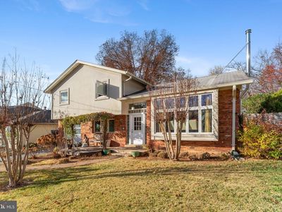 5905 Folkstone Rd, Bethesda, MD, 20817