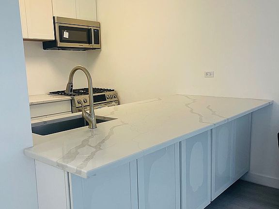 5th image of 215 W 95th St APT 6E