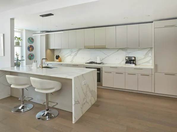 305 East 51st Street 7D image 2 of 14