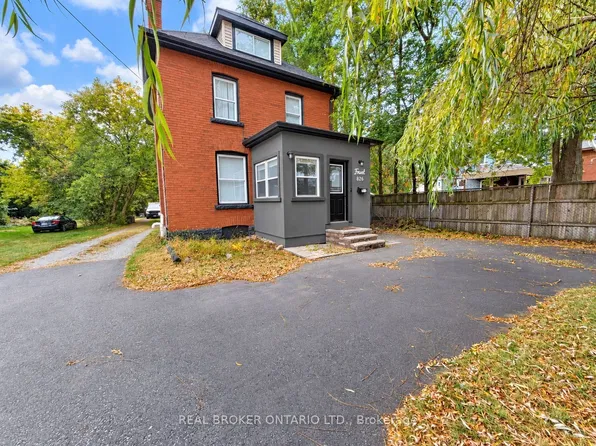 826 Beach Blvd, Hamilton, ON L8H 6Z4