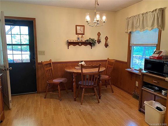 4th image of 744 Stoney Ln