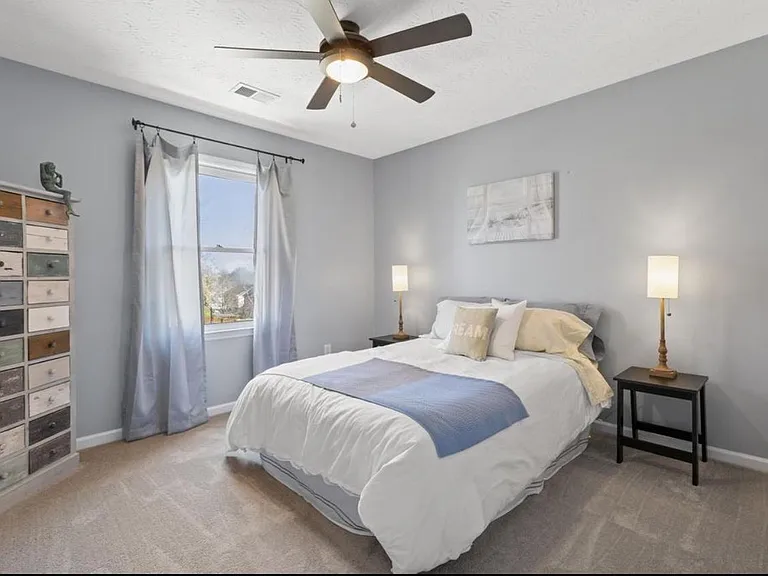 400 Amberley Dr — Photo 12