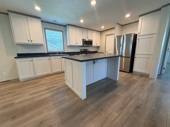 115 Emory Oak Dr #196, Coopersville, MI 49404