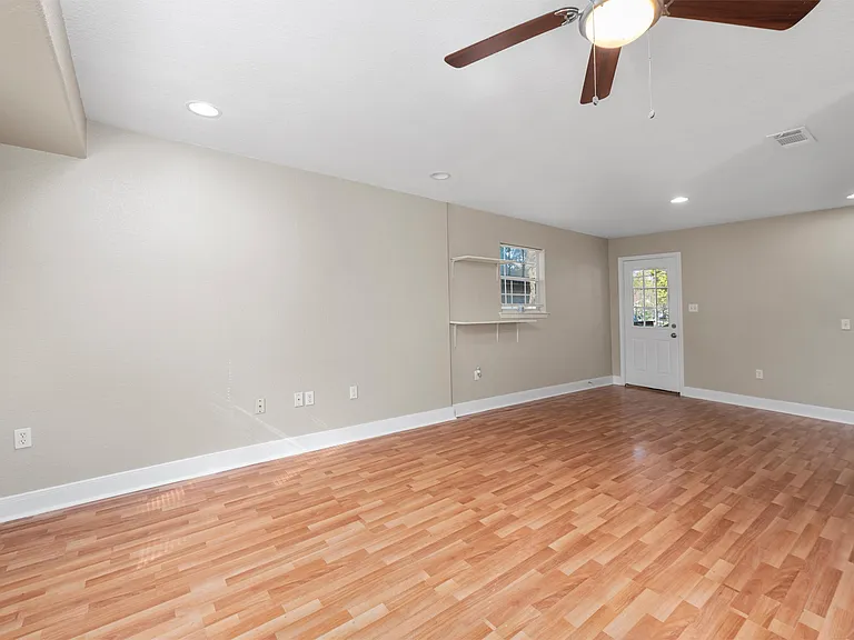 1728B Connorvale Rd — Photo 6