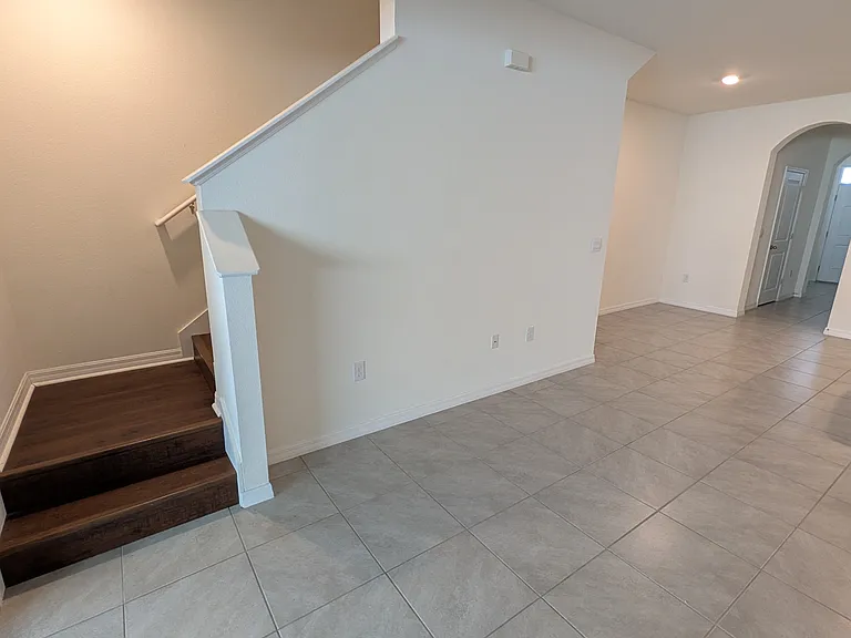 2926 Suncoast Plains Dr — Photo 4