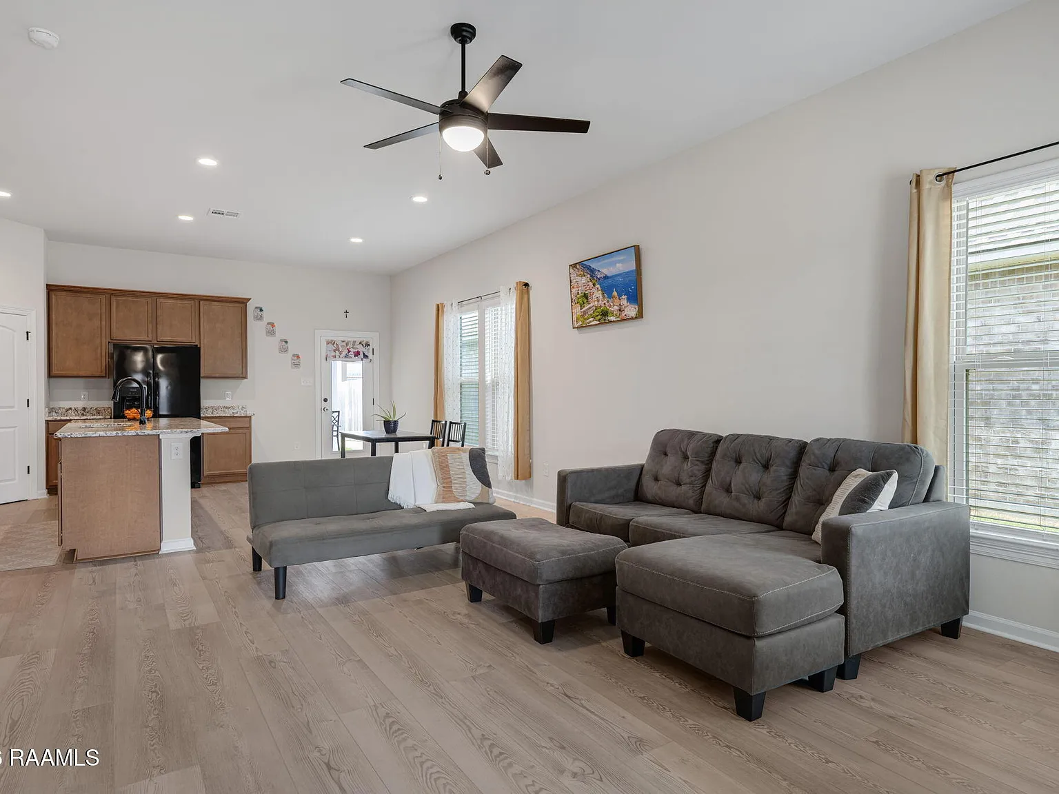 4 bed, 1691 sqft, $2,000 — Photo 2
