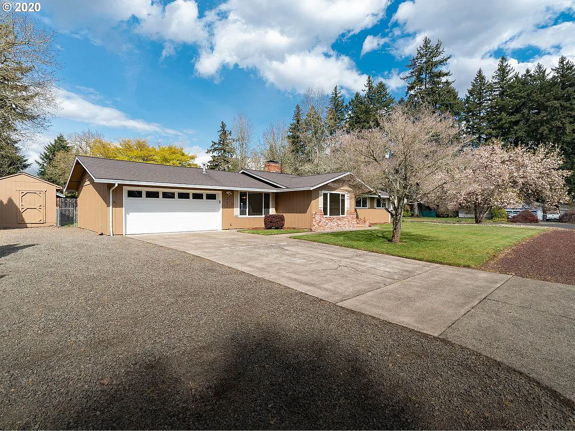 3671 SE Alder St photo 1