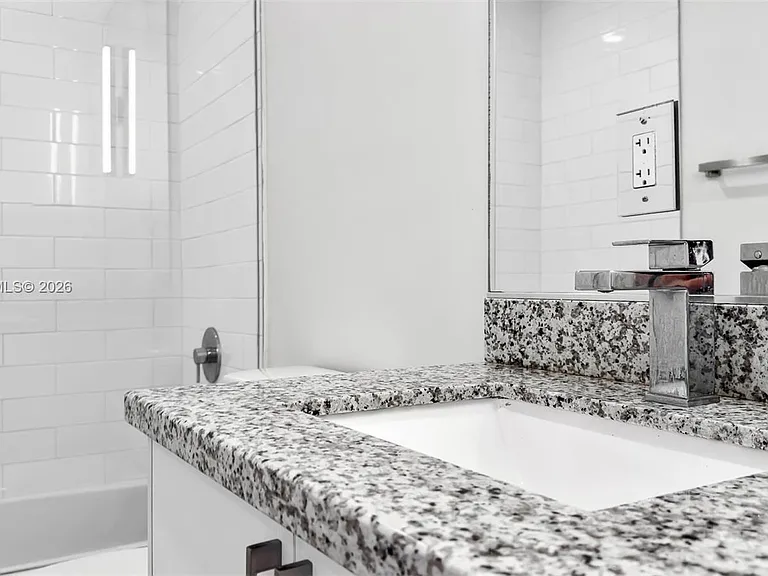 1536 NW 15th Ave #206 — Photo 24