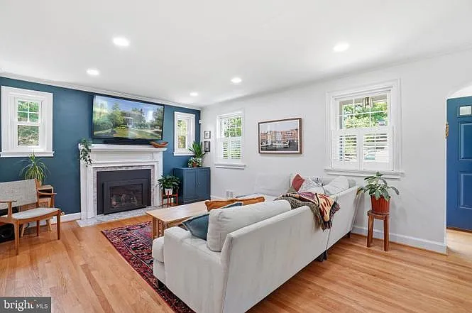 115 S Kensington St — Photo 2