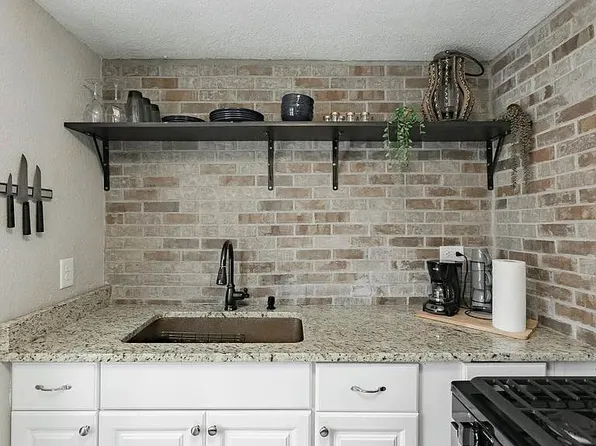 1541 Charles Ave, Saint Paul, MN