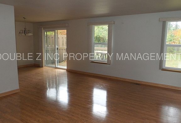 2nd image of 5911 157th Street Ct E #5913