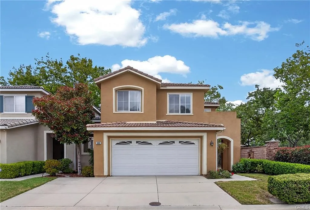 3 bed, 2.5 bath, 1934 sqft, $3,850 — Photo 2