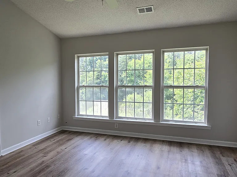 3902 Elizabeth Glen Way — Photo 8