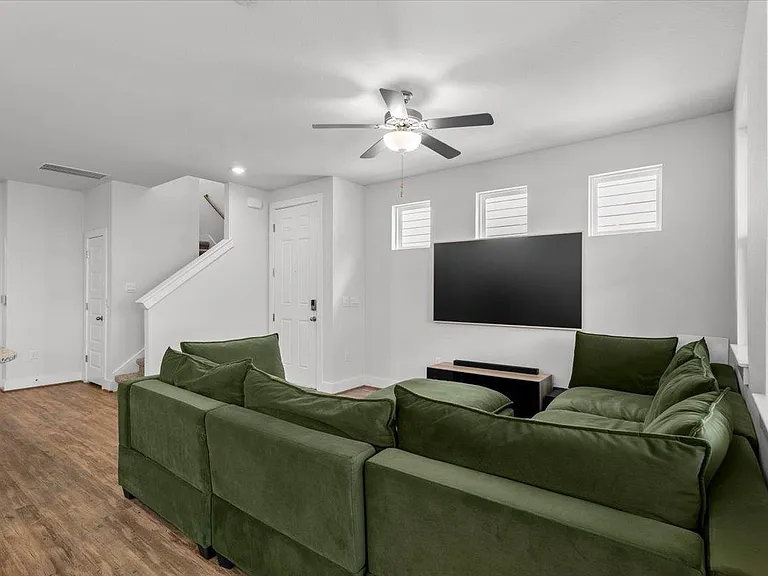 7106 Silver Star Ln — Photo 10