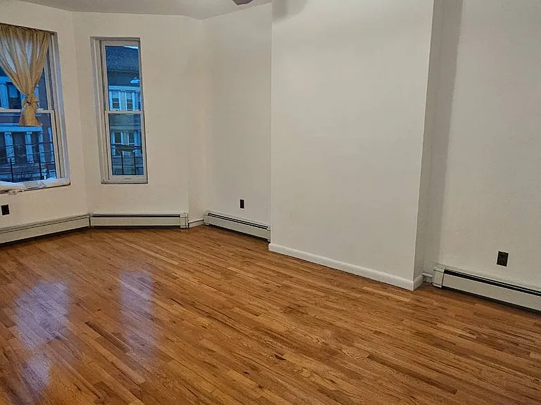 749 Kelly St — Photo 3