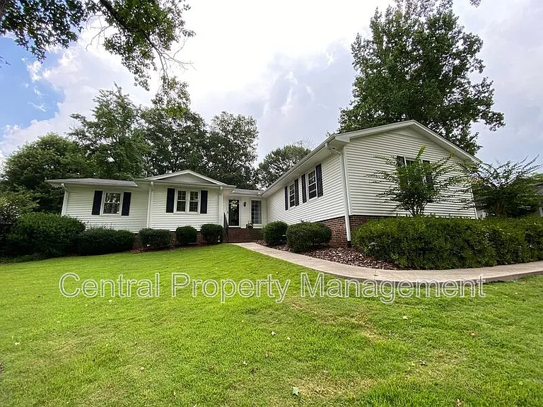 4724 Coach Hill Dr — Photo 3