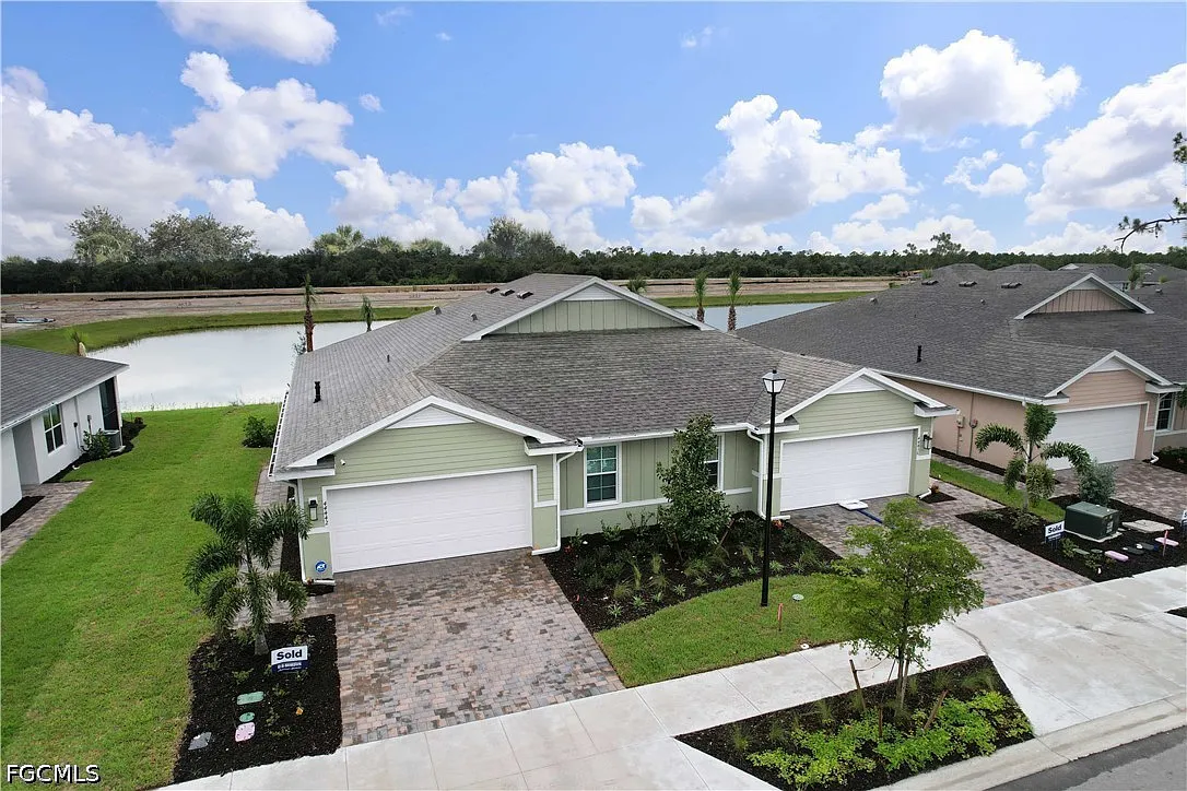 2 bed, 2.0 bath, 1496 sqft, $2,200 — Photo 2