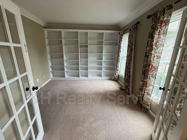 11451 Sutton Place Dr E — Photo 8