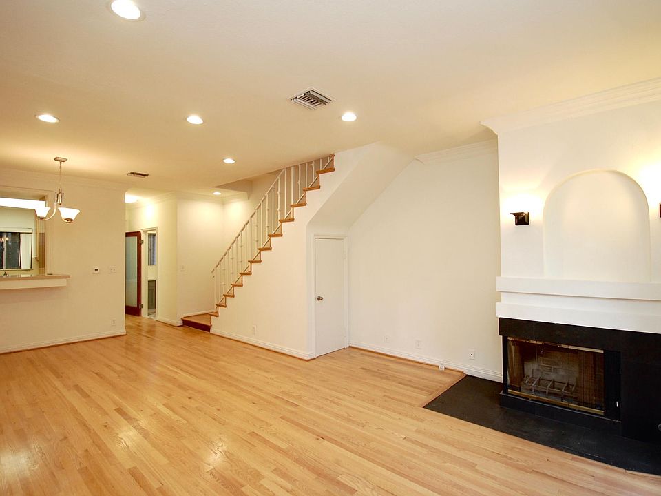 1st image of 8228 Fountain Ave #4