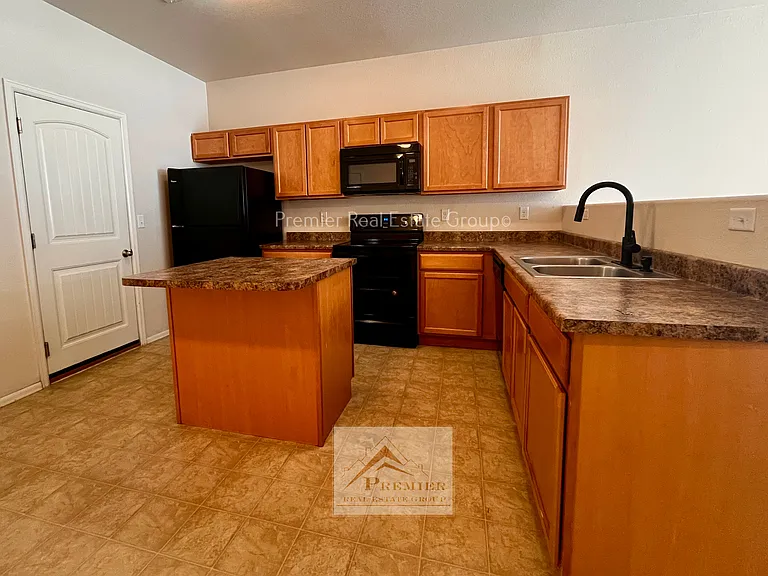 2179 Saint Claire Park Aly — Photo 3