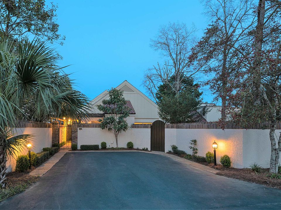 1st image of 16 Valencia Cir