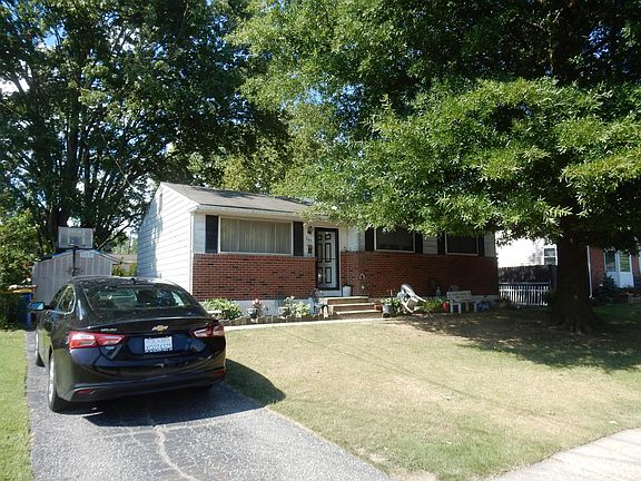 3rd image of 743 W 12th St