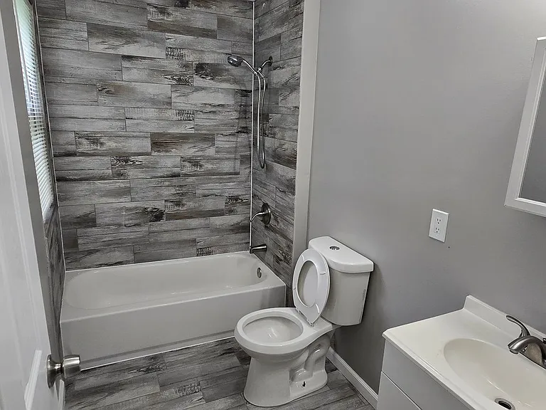 4 S Essex Ave #1 & Unit 2 — Photo 3