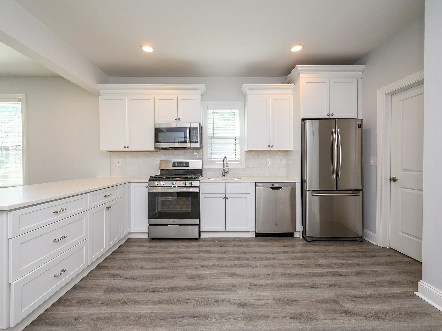 2 bed, $3,000 — Photo 4