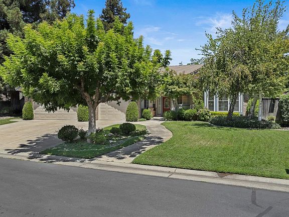 2nd image of 3933 Glen Abby Cir