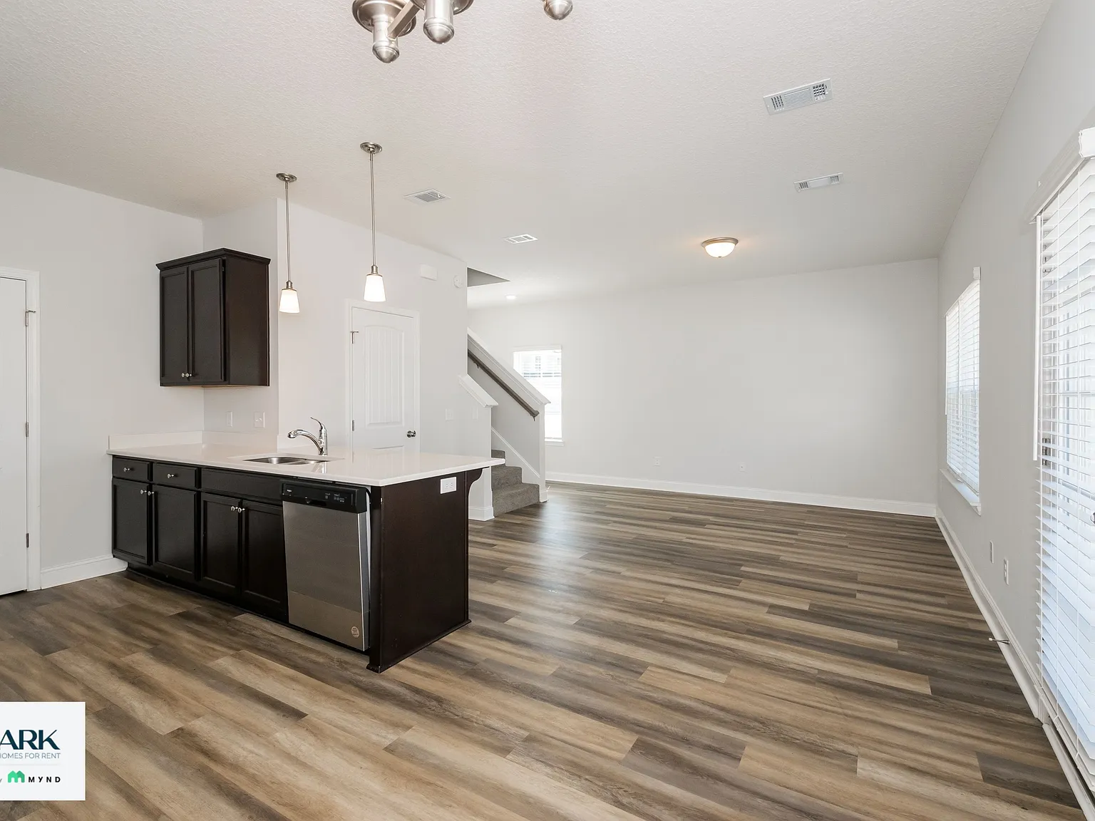 3 bed, 2.5 bath, 1462 sqft, $1,925 — Photo 3