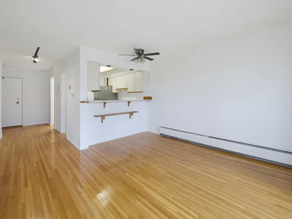2125 W 2nd Ave #301, Vancouver, BC V6K 1H7