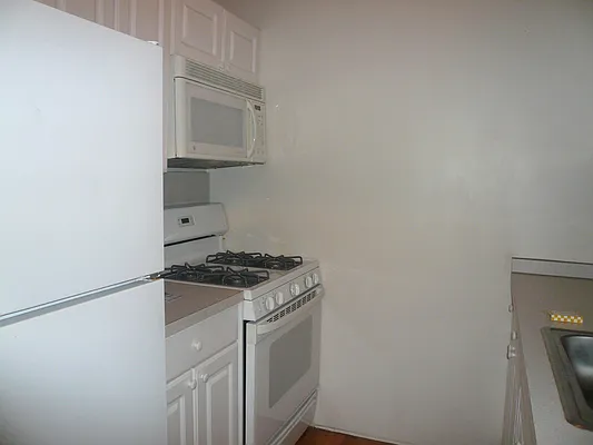 Rented by Brooklyn Heights Real Estate Inc | media 9