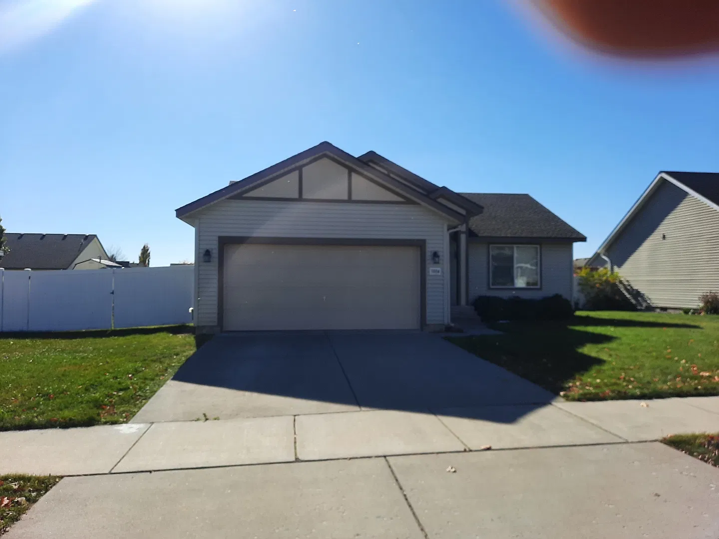 3 bed, 1200 sqft, $2,100 — Photo 2