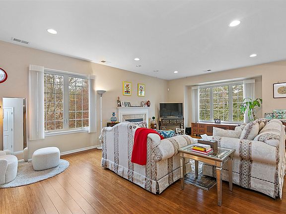 3rd image of 39 Beaconsfield Ct