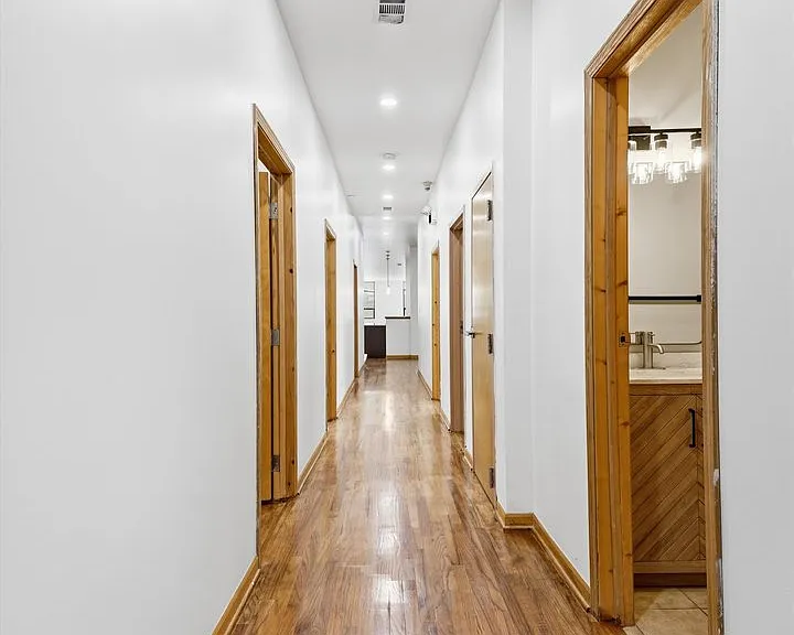 2723 N Clark St #2 — Photo 6