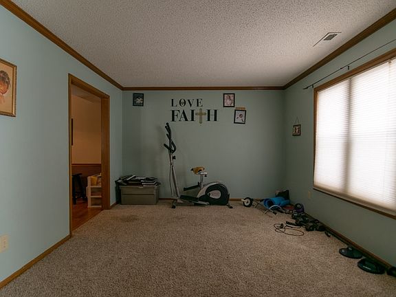 3rd image of 8022 Glenoak Pkwy