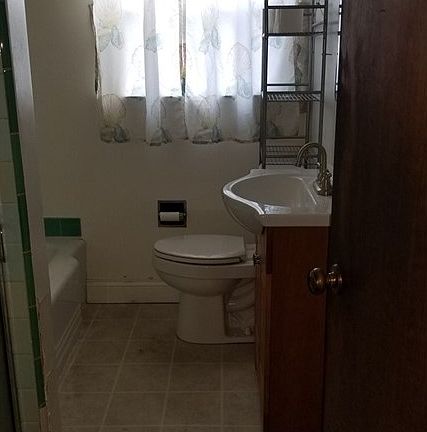 3rd image of 1523 E Idahome St