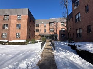 23 Schenck Ave APT 2CE, Great Neck, NY 11021