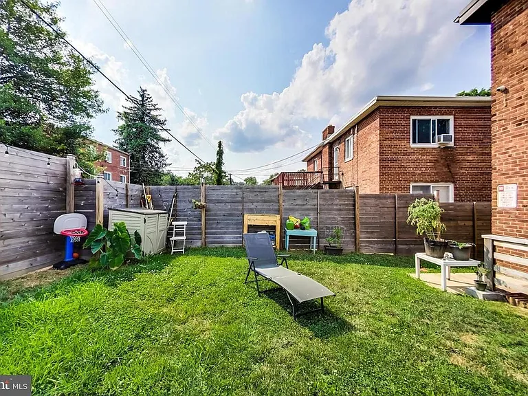 213 Hawaii Ave NE #1 — Photo 16