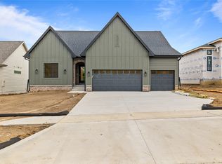 1939 E Autumn Trail Cir, Polk City, IA 50226