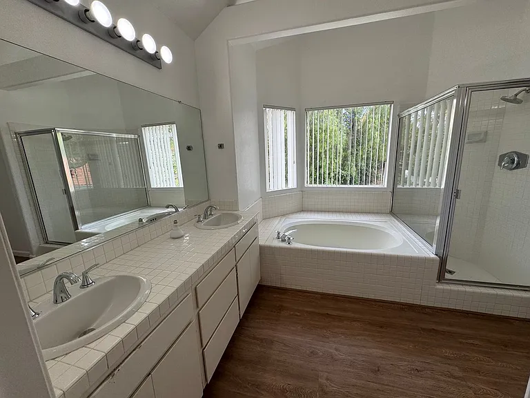 1423 Portofino Dr — Photo 33