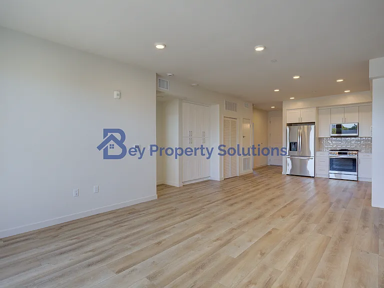 2475 Victoria Ave #304 — Photo 9