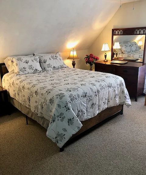 Master queen bed