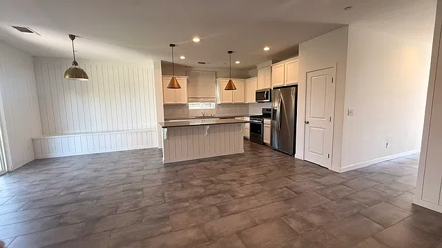 3 bed, 1640 sqft, $2,300 — Photo 2