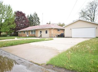 2840 Randall Dr, Oregon, OH 43616