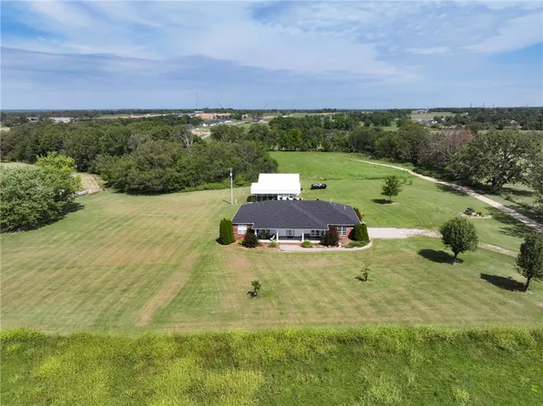 3228 Gray Dr, Springdale, AR 72762