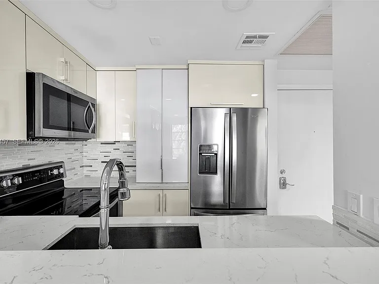 1460 Ocean Dr #305 — Photo 20
