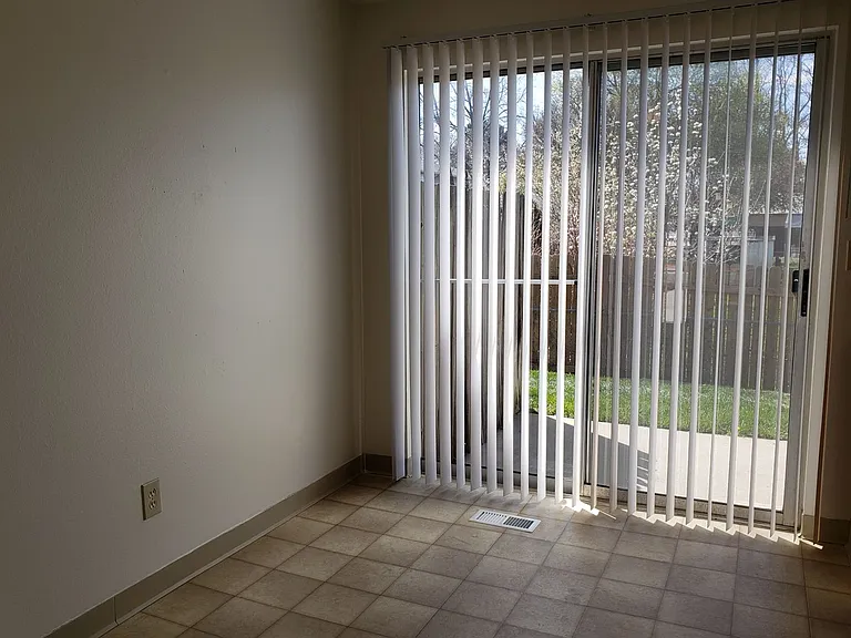 84 Colby Court Ln — Photo 4
