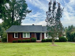 1107 Meadowood Dr, Kinston, NC 28501